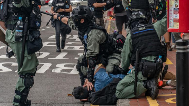 Proteste reprimate cu gaze lacrimogene și tunuri de apă în Hong Kong