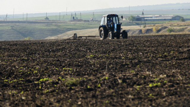 Începând de astăzi, fermierii pot depune cereri pentru a beneficia de ajutorul acordat de România sub formă de motorină 