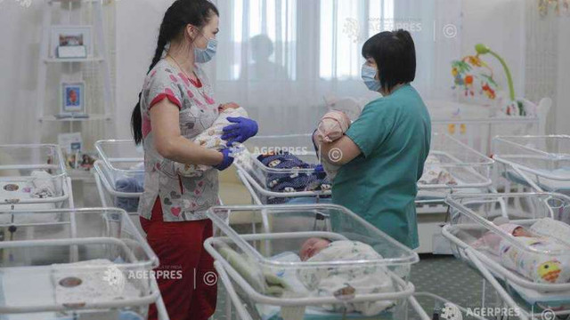 Coronavirus: Zeci de părinți nu au putut să-și ia bebelușii născuți de mame surogat în Ucraina