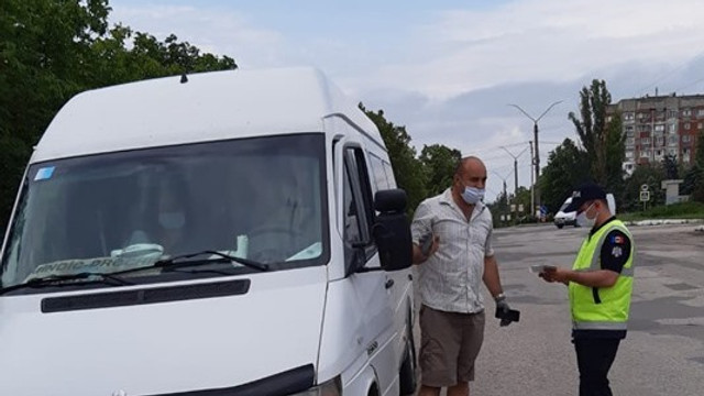 VIDEO | Poliția a intensificat acțiunile de verificare a transportului de călători, în contextul COVID-19
