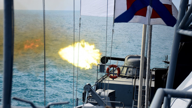 FOTO/VIDEO | Trageri de luptă pe Marea Neagră. Cum reacționează militarii Forțelor Navale Române
