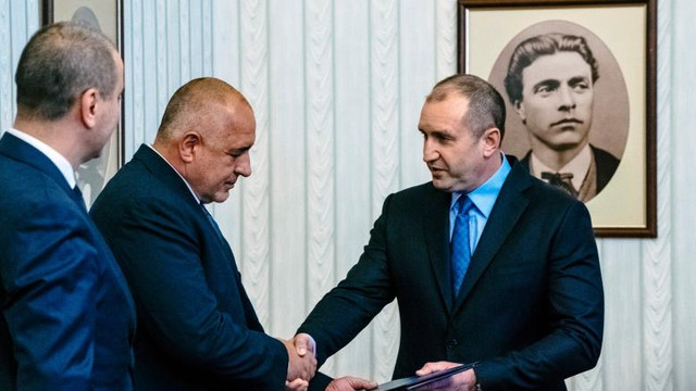 Scandal politic incredibil în Bulgaria. Premierul îl acuză pe președinte că îl spionează cu drone în dormitor
