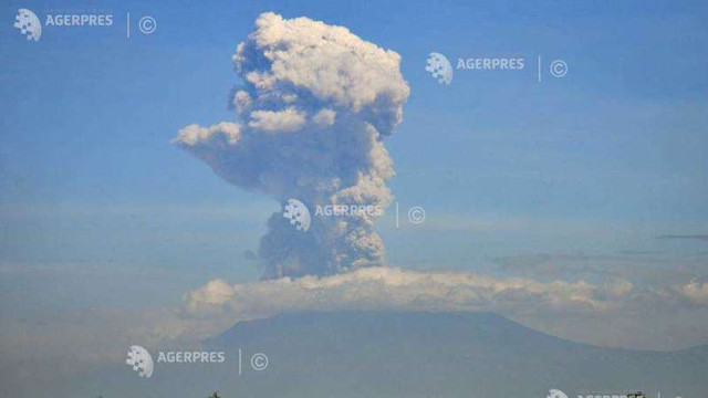 Indonezia: Vulcanul Merapi a erupt de două ori duminică
