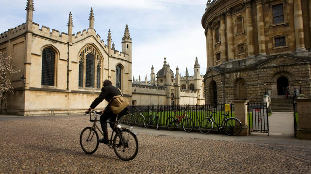 Studenții din UE vor plăti taxe mai mari la universitățile din Anglia, de anul viitor