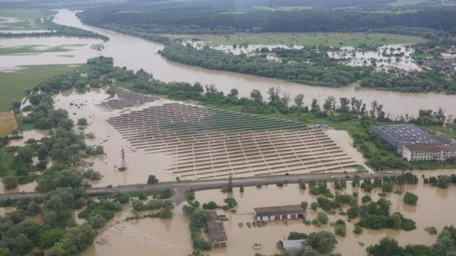 Mai multe grădini și terenuri agricole, situate în lunca Prutului au fost inundate. Primar: I-am evacuat pe toți. Toate persoanele, animalele, lucrurile mai prețioase din case