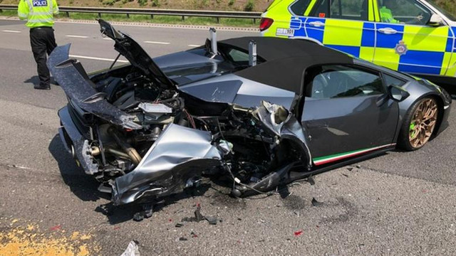 Lamborghini nou, de peste 200.000 de euro, distrus într-un accident, la 20 de minute după ce a fost cumpărat