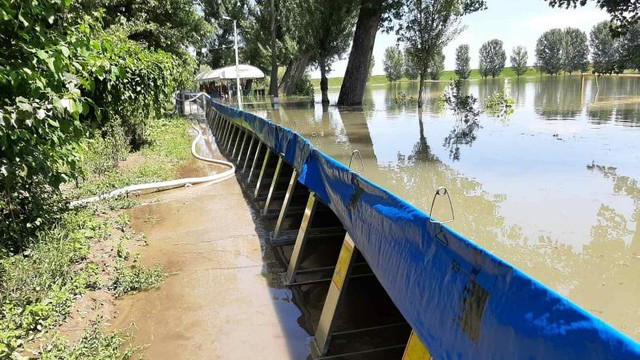 GALERIE FOTO | Pericol de inundații în localitatea Copanca, raionul Căușeni și câteva localități din raionul Ștefan Vodă
