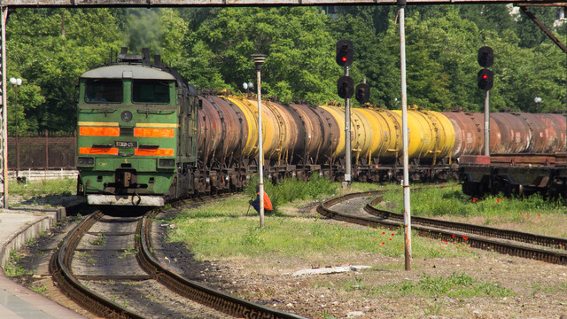 Circulația unui tren marfar, sistată din cauza creșterii nivelului de apă în Prut și Nistru