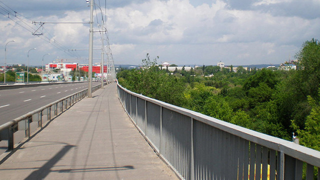 Cum afectează spălătoriile și panourile starea podurilor din Chișinău. Autoritățile au pornit verificări