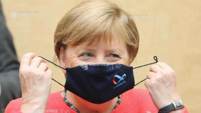 Angela Merkel își face prima apariție publică purtând mască, pentru a aplana criticile