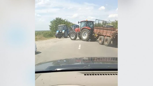 VIDEO | Protestul fermierilor ia amploare: „Ministrul agriculturii a promis că va veni la noi într-o oră”
