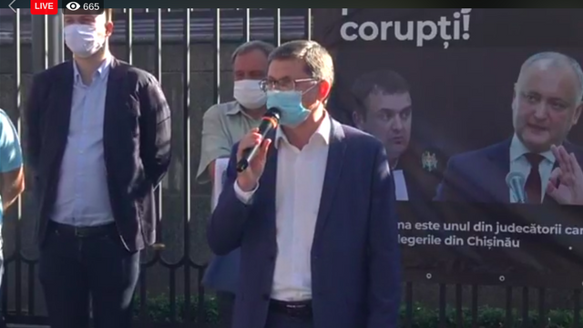 VIDEO | PAS protestează în fața Președinției: „Dodon, nu semna pentru judecători corupți!”