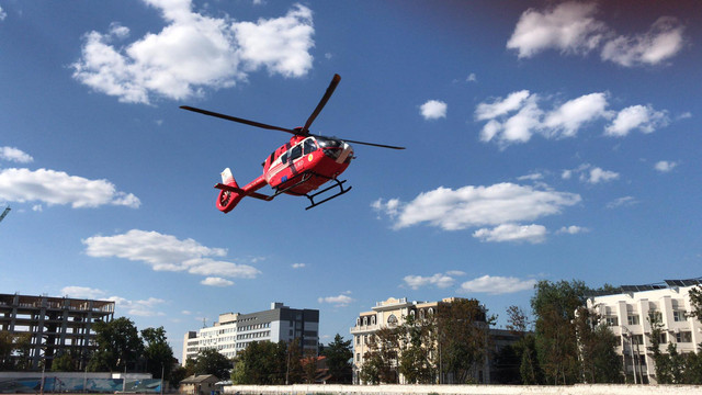 GALERIE FOTO | O nouă intervenție de transportare aeriană a SMURD Iași în R.Moldova. Un pacient a fost adus de la Sângerei la Chșinău