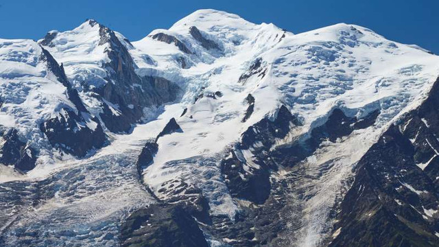 Italia: Un ghețar de pe Mont Blanc riscă să se prăbușească; operațiunile de evacuare sunt în curs