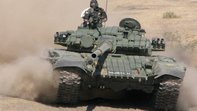 Escaladări fără precedent între Moscova și Minsk. Rusia desfășoară tancuri și trupe la granița Belarusului