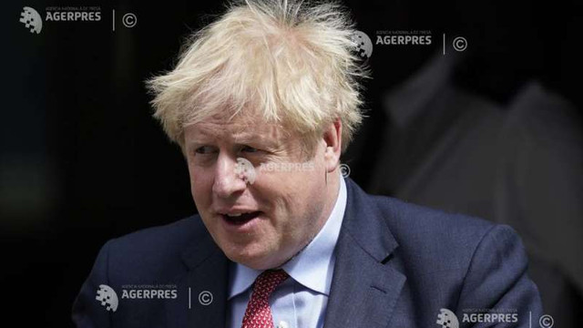 Premierul britanic Johnson critică migrația peste Canalul Mânecii