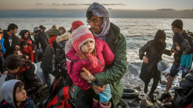 Guvernul grec ar fi expulzat peste o mie de refugiați, abandonându-i pe mare în bărci gonflabile