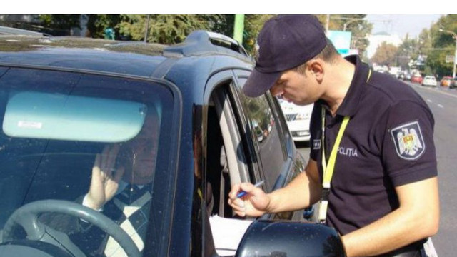 Sute de șoferi au fost amendați, de la începutul anului, în Chișinău, pentru parcare neregulamentară 