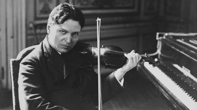 O partitură și o vioară care ar fi aparținut lui George Enescu, scoase la licitație cu 150.000 de euro