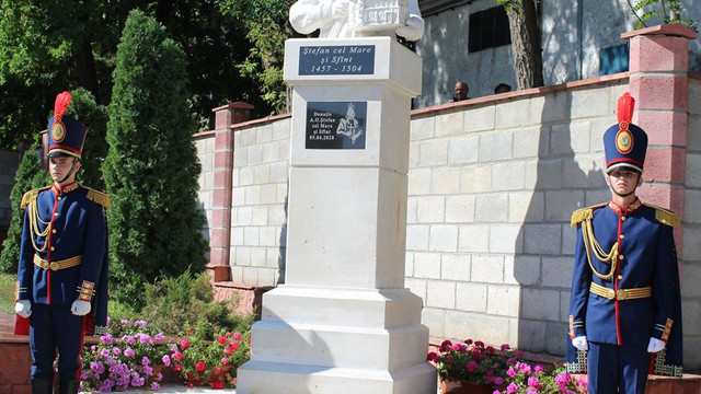 GALERIE FOTO | Inaugurarea bustului lui Ștefan cel Mare în incinta IGSU. La ceremonie a participat și generalul de brigadă în rezervă, Ion Burlui, din România 