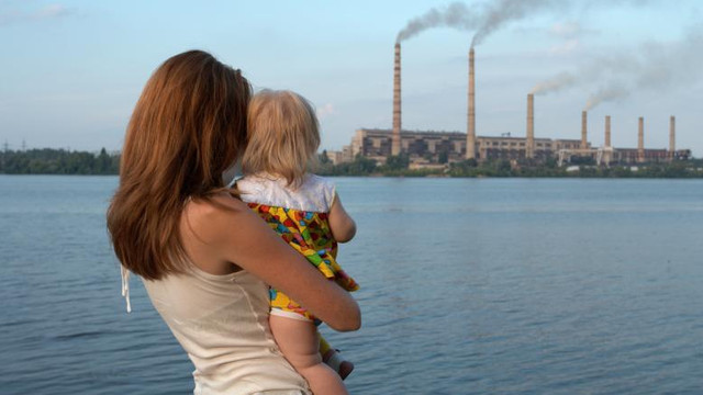 Expunerea la aer poluat, chiar și la standardele ecologice europene, afectează dramatic dezvoltarea pulmonară a copiilor