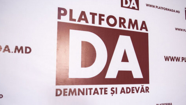Reprezentanți și simpatizanți ai Platformei DA au organizat un marș în Capitală cu ocazia Zilei Independenței