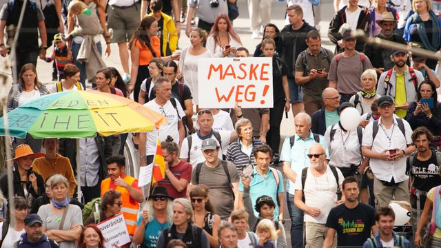 Peste 18.000 de persoane au ieșit pe străzile din Berlin pentru a protesta față de măsurile anti-COVID: 