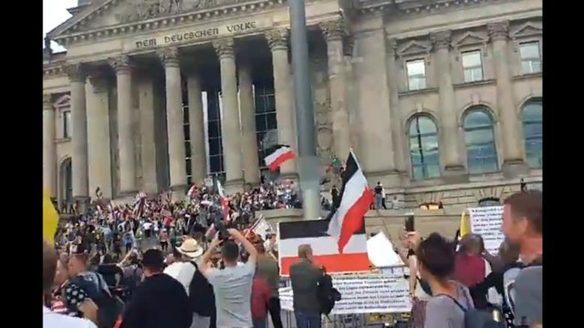 Protestatarii de extremă dreapta de la Berlin au încercat să ia cu asalt clădirea parlamentului german