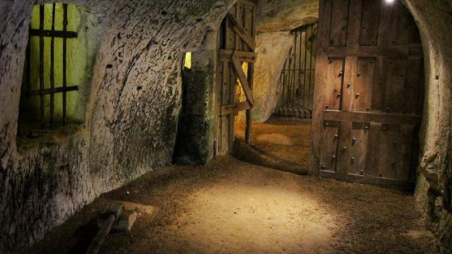 Impresionanta „lume secretă” construită sub un castel, în cel mai mare buncăr pentru apocalipsă din Franța