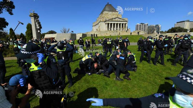 Australia: Zeci de arestări în rândul manifestanților împotriva restricțiilor pentru combaterea COVID-19