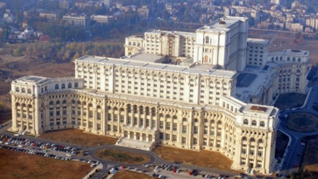 VIDEO | Imagini inedite din subsolul Palatului Parlamentului României, a doua cea mai mare clădire din lume

