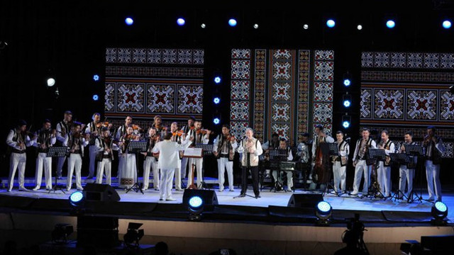 Orchestra de muzică populară ”Lăutarii” a prezentat un concert la Chișinău