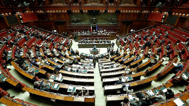 Italienii aprobă prin referendum reducerea numărului de parlamentari, de la 945 la 600
