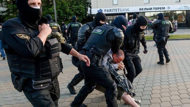 Hackerii s-au răzbunat pe polițiștii din Belarus care au arestat protestatari: 