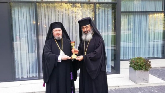 Episcopul de Bălți a dus în dar la Oradea o candelă pentru unitatea neamului românesc
