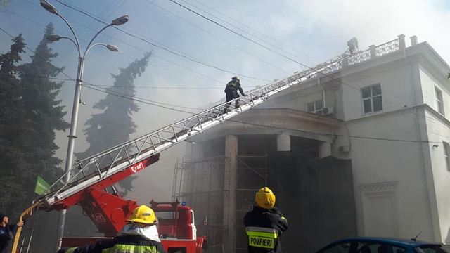 Directoarea Filarmonicii Naționale spune că se făceau lucrări de sudare în locul din care a izbucnit incendiul