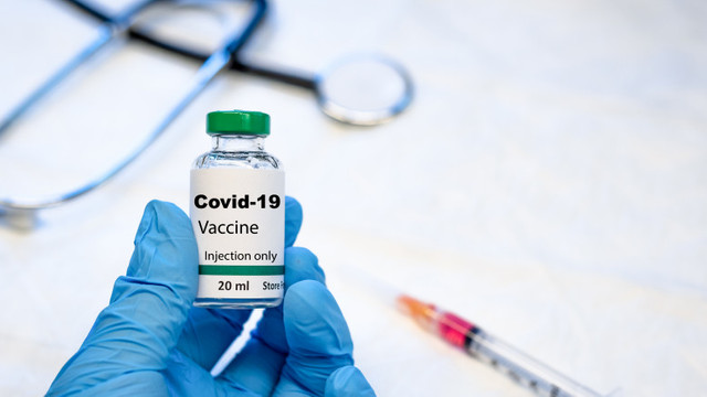 Voluntar vaccinat anti-COVID-19, testat pozitiv la 4 luni după ce a primit doza