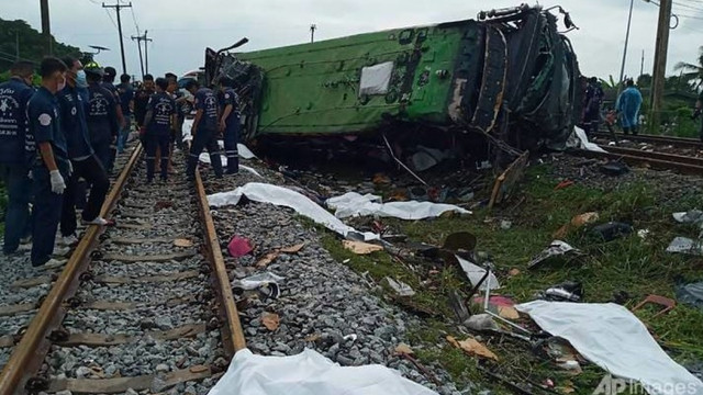 Bilanțul morților în urma coliziunii dintre un autobuz și un tren, în centrul Thailandei, a crescut la 20