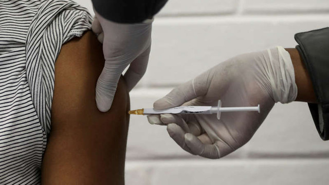 India începe selectarea persoanelor care vor primi cu prioritate vaccinul împotriva noului coronavirus
