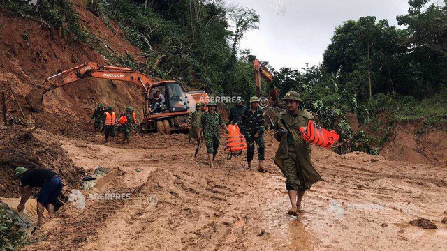 Peste 20 de soldați sunt dați dispăruți după o alunecare de teren în Vietnam