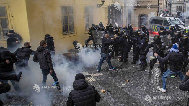 Manifestații violente la Praga contra măsurilor antiepidemice. Poliția a folosit gaze lacrimogene