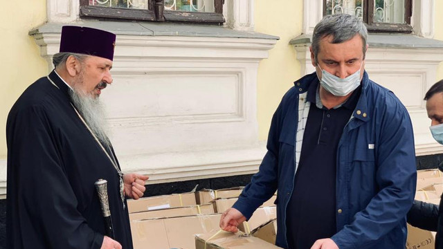FOTO | Mitropolia Basarabiei, subordonată canonic Patriarhiei Române, a donat scaune cu rotile persoanelor cu dizabilități