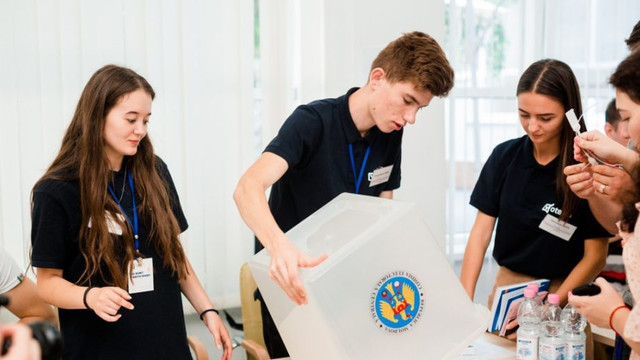 Peste 43 de mii de tineri din R. Moldova, chemați să voteze pentru prima dată la alegeri