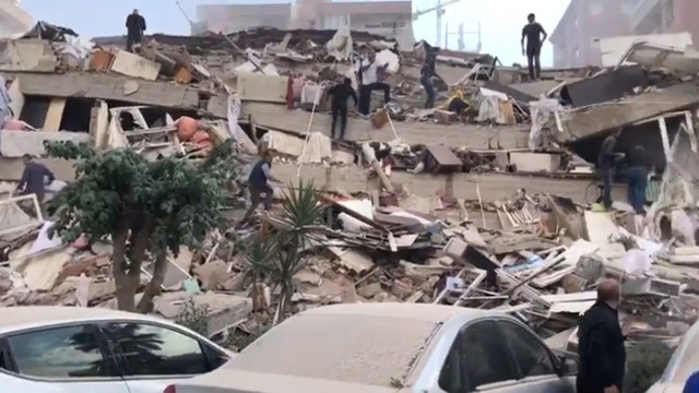 Cutremur cu magnitudinea 7 în Turcia și Grecia. Mai multe clădiri s-au prăbușit