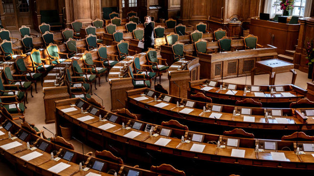 Parlamentul danez își suspendă lucrările după ce mai mulți parlamentari au fost testați pozitiv la COVID-19