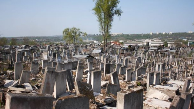 Sancțiuni mai dure pentru vandalizarea mormintelor și a monumentelor
