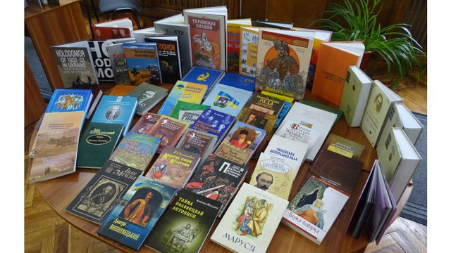 Ambasada Ucrainei a donat un set de cărți Bibliotecii Naționale