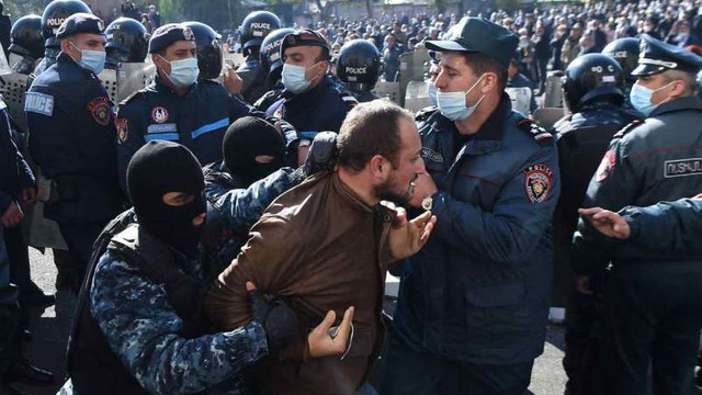 Nagorno-Karabah | Numeroși protestatari, arestați la Erevan în timpul unei manifestații împotriva acordului de încetare a ostilităților