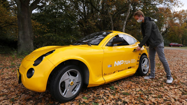 Un automobil electric din materiale reciclate, constuit de un grup de studenți olandezi