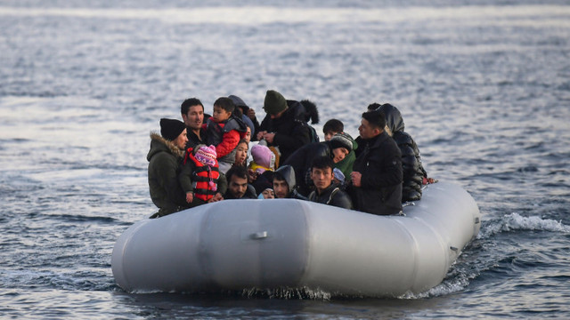 Cel puțin 74 de refugiați, printre care și copii, și-au pierdut viața într-un naufragiu în Marea Mediterană